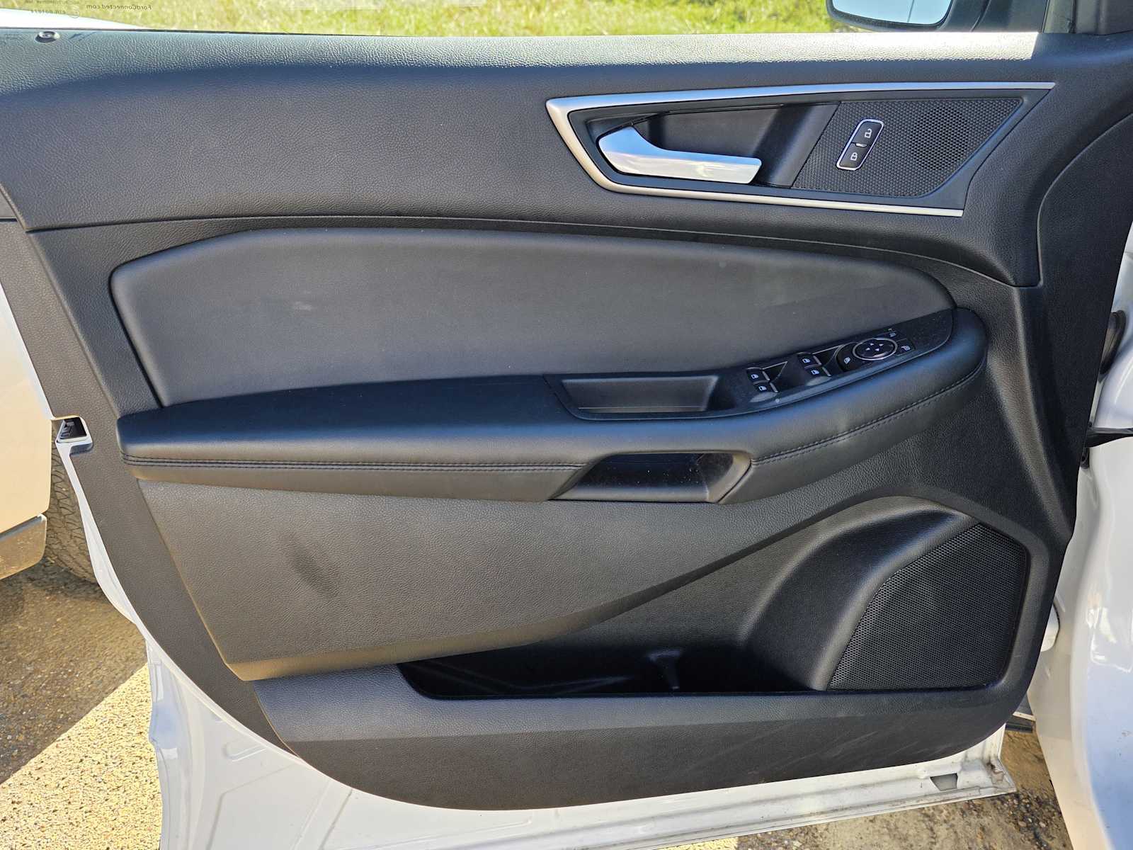 2024 Ford Edge SEL photo 3