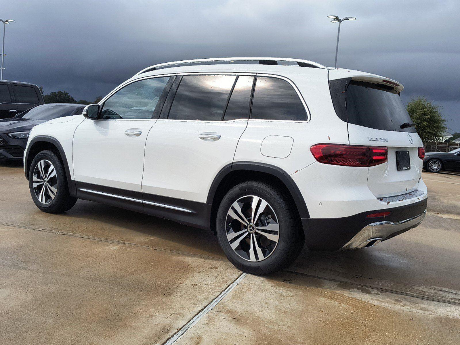 2025 Mercedes Benz GLB 250 photo 2