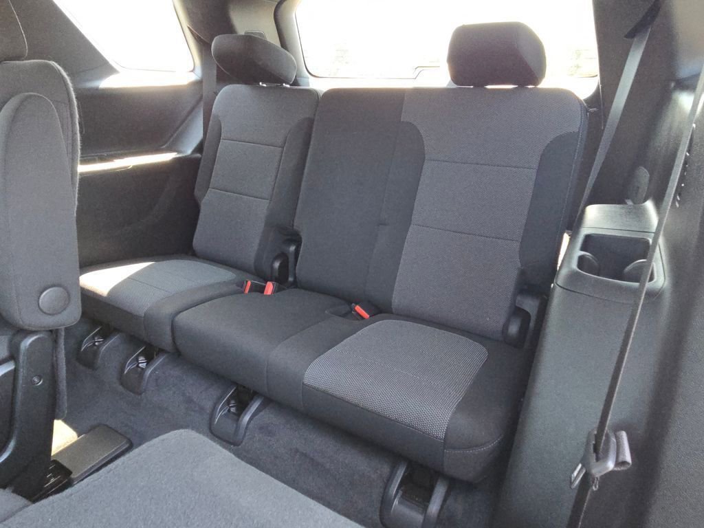 2022 Chevrolet Traverse Cloth photo 16