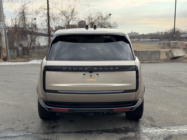 2025 Land Rover Range Rover SE photo 4