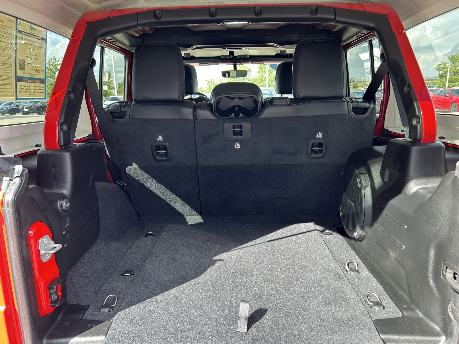 2020 Jeep Wrangler Unlimited Sahara photo 16