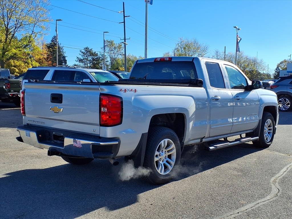 2017 Chevrolet Silverado 1500 LT photo 4
