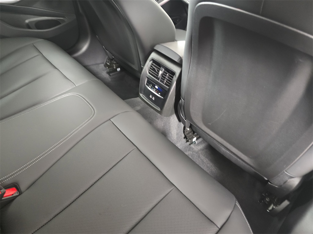 2025 Bmw 330i xDrive Sedan photo 11