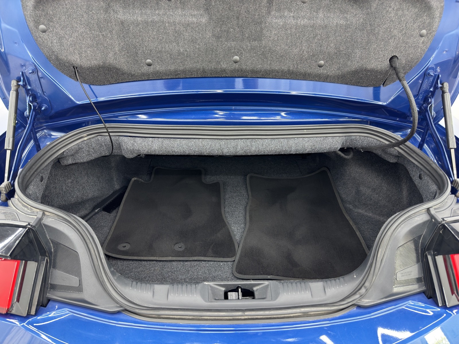 2024 Ford Mustang EcoBoost Premium photo 7