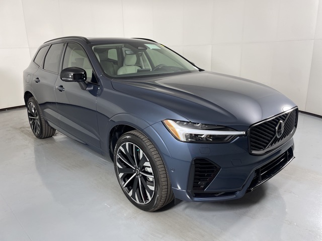 2026 Volvo XC60 Hybrid T8 photo 2