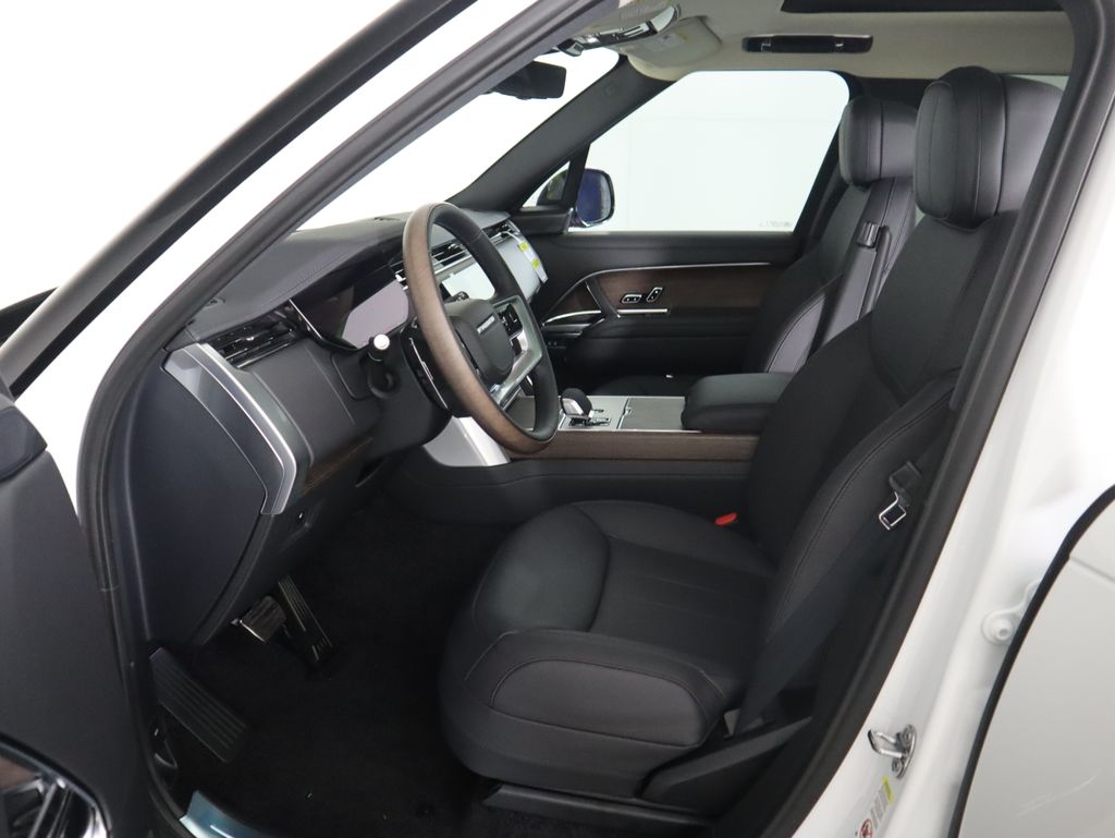 2025 Land Rover Range Rover SE photo 17
