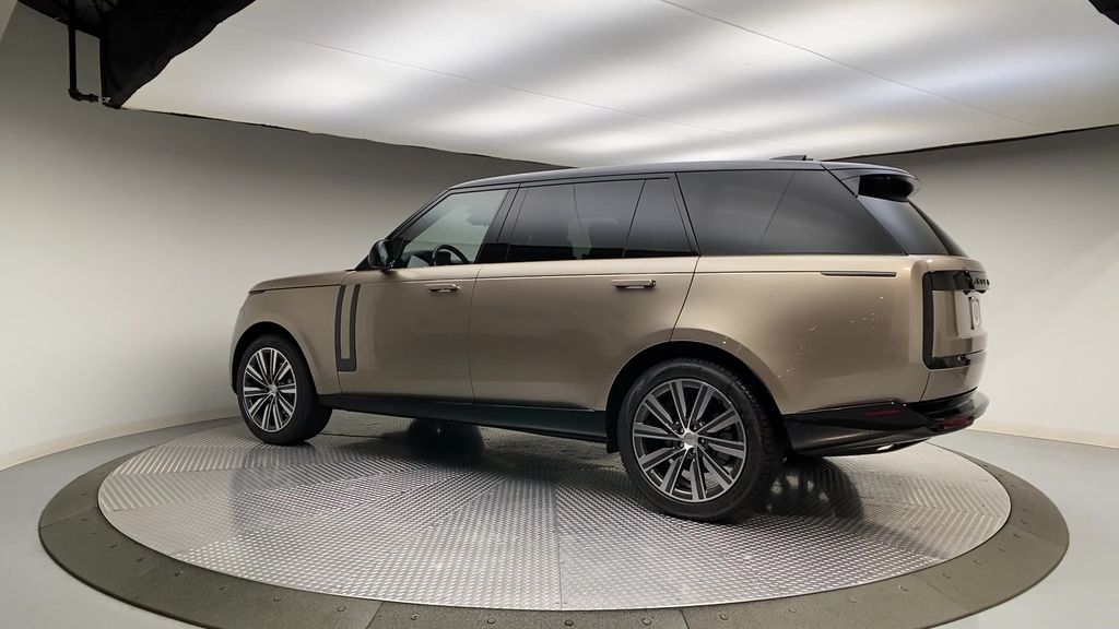 2023 Land Rover Range Rover SE photo 5