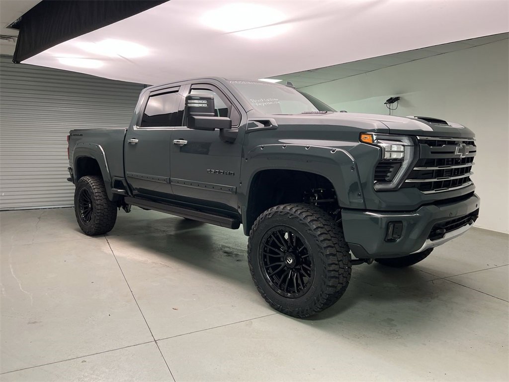 2025 Chevrolet Silverado 2500HD LTZ photo 2