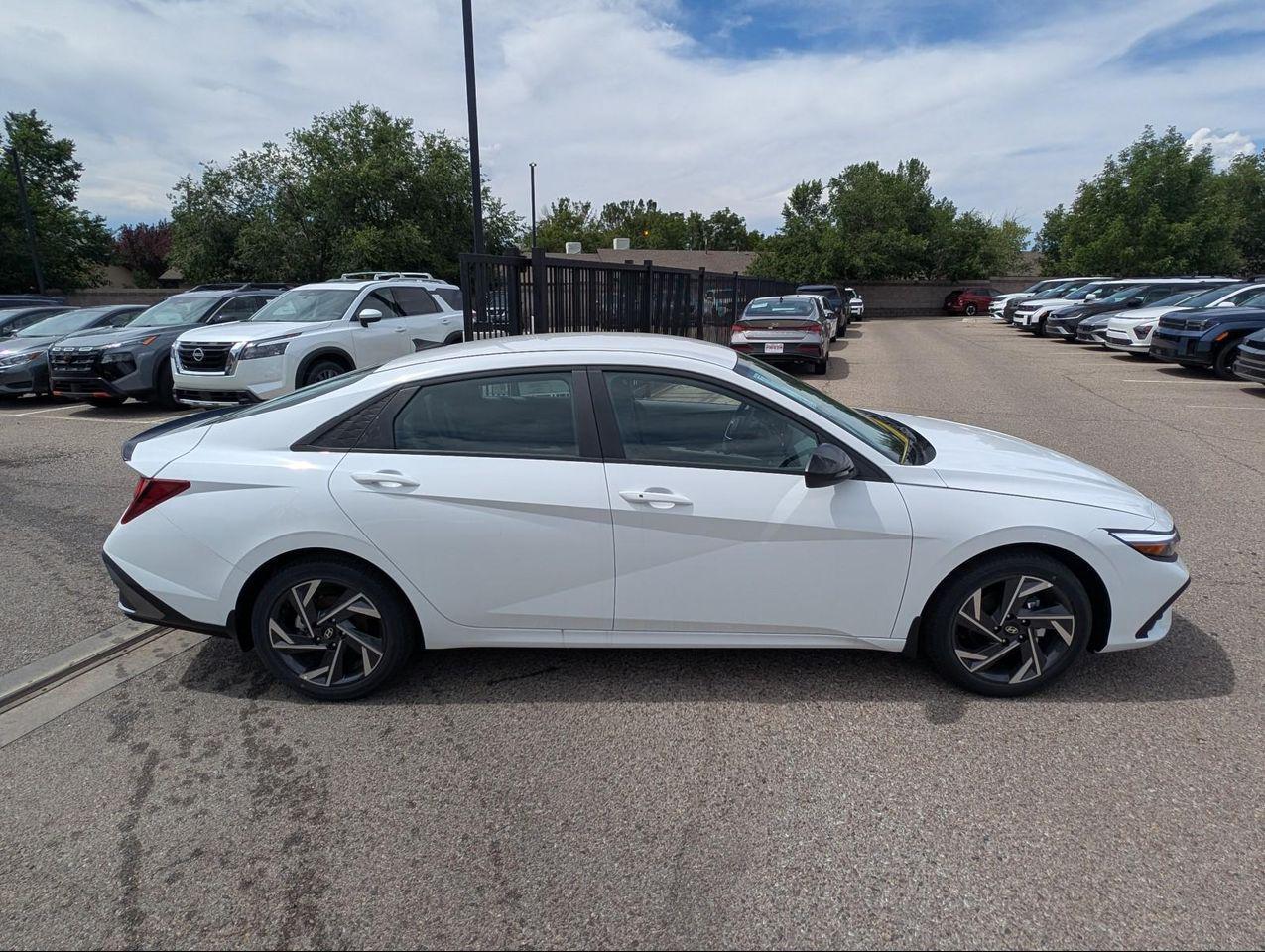 2025 Hyundai Elantra SEL Sport photo 7
