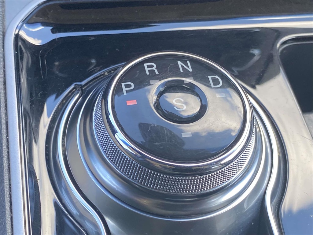 2020 Ford Edge SEL photo 23