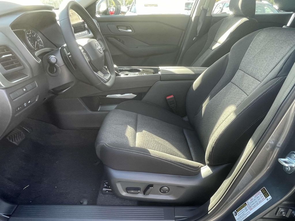 2026 Nissan Rogue SV photo 12