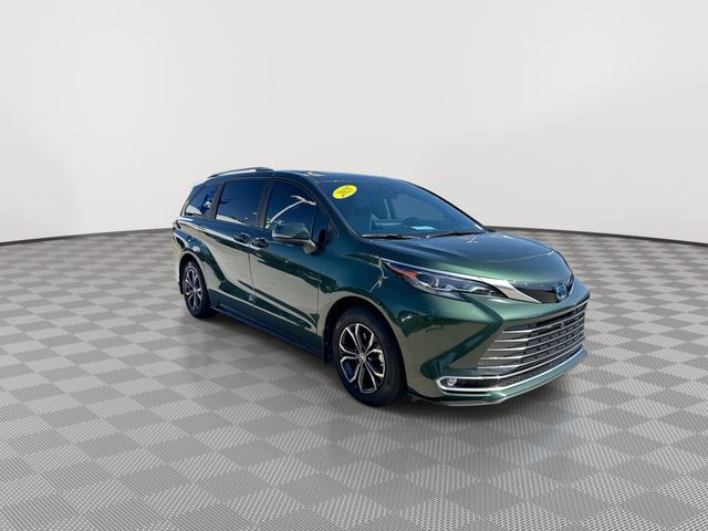 2025 Toyota Sienna Platinum photo 2