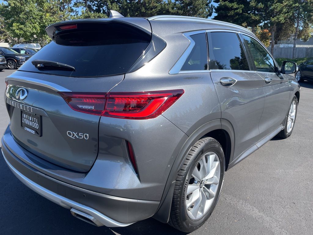 2022 Infiniti QX50 Luxe photo 3