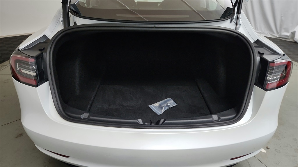2023 Tesla Model 3 photo 13