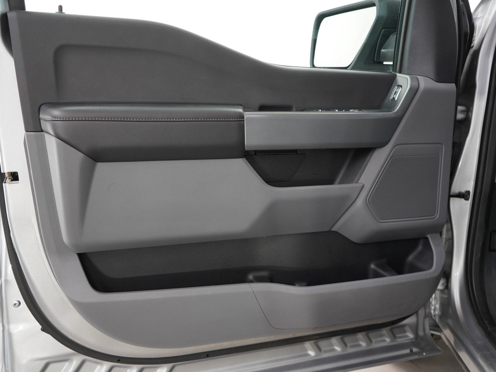 2023 Ford F-150 XLT photo 18