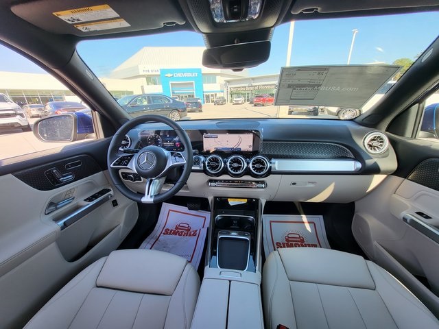2025 Mercedes Benz GLB 250 photo 16