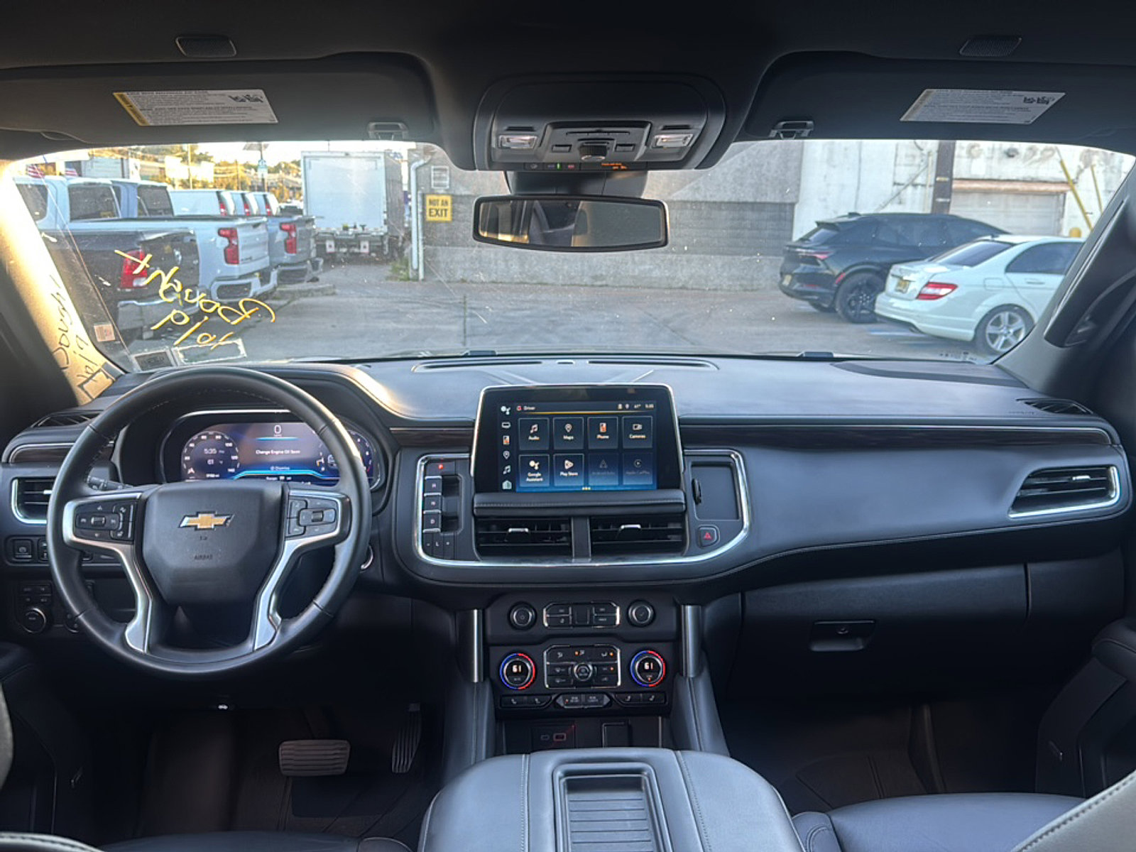 2023 Chevrolet Suburban LT photo 4