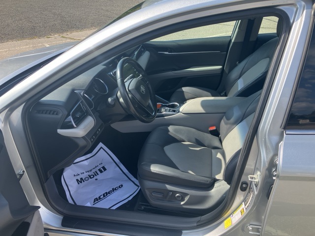 2020 Toyota Camry XLE photo 19