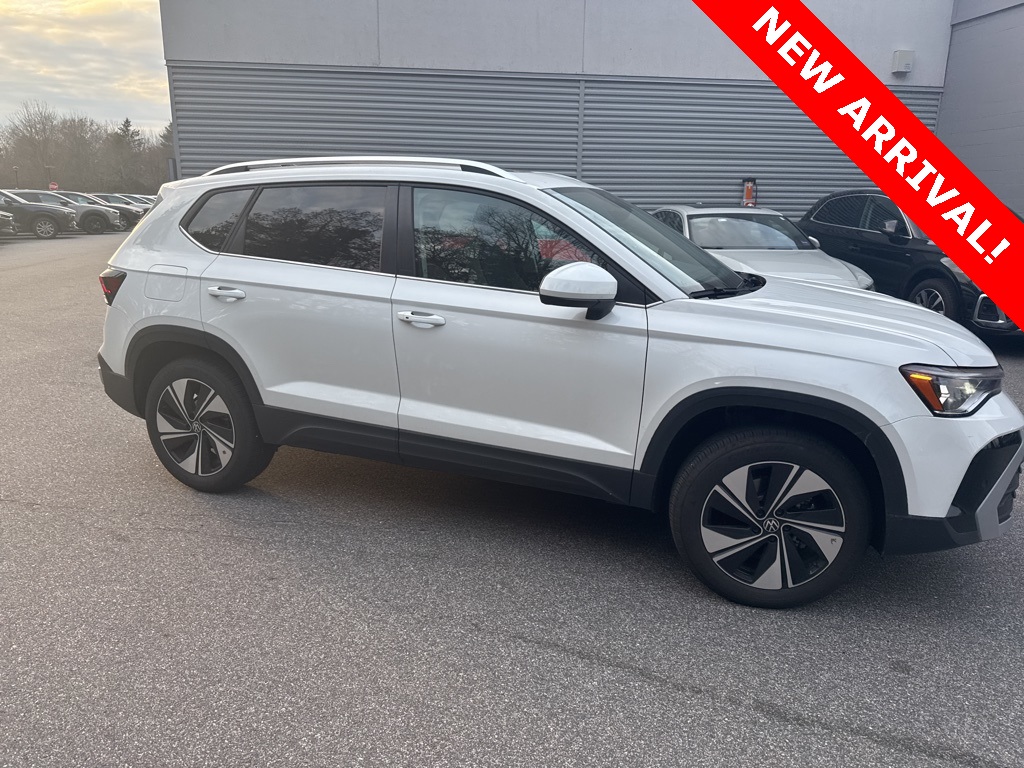 2025 Volkswagen Taos SE photo 4