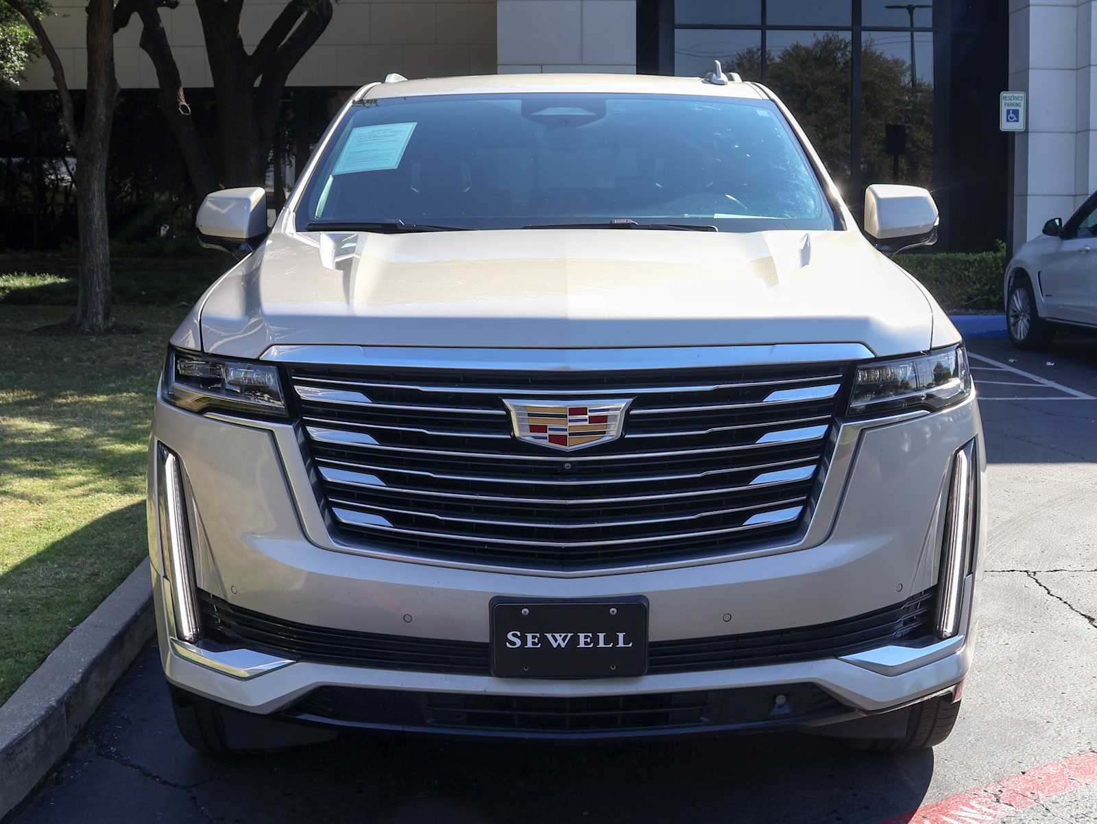 2022 Cadillac Escalade Premium Luxury Platinum photo 2