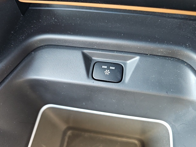 2024 Land Rover Defender 110 photo 34