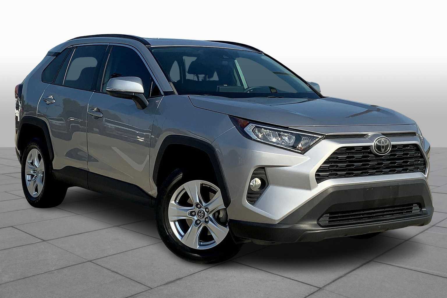 2019 Toyota RAV4 XLE photo 2