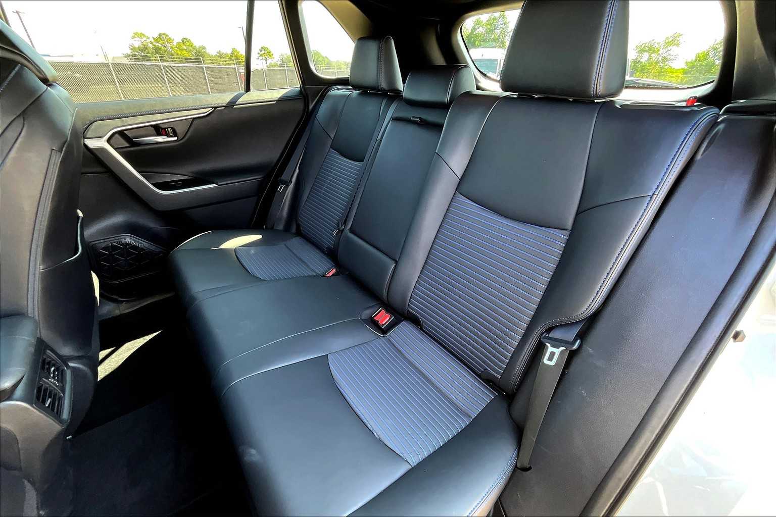 2021 Toyota RAV4 Hybrid XSE photo 19