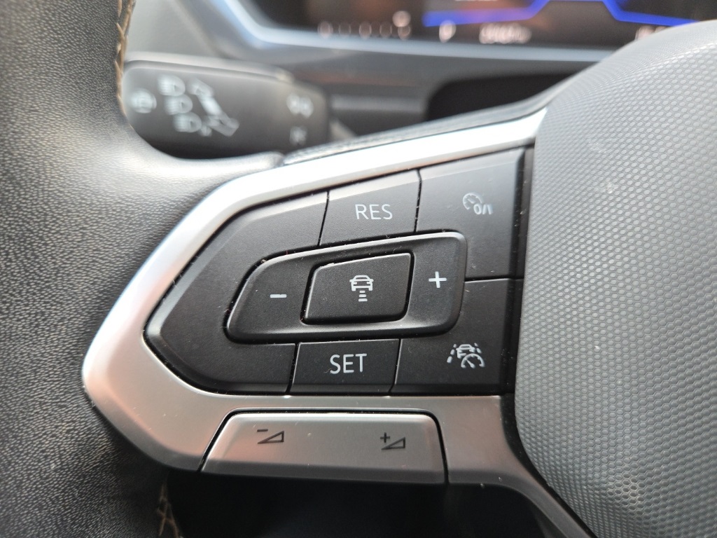 2023 Volkswagen Tiguan SE photo 3