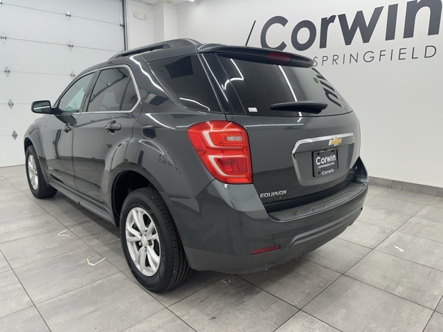 2017 Chevrolet Equinox LT photo 2