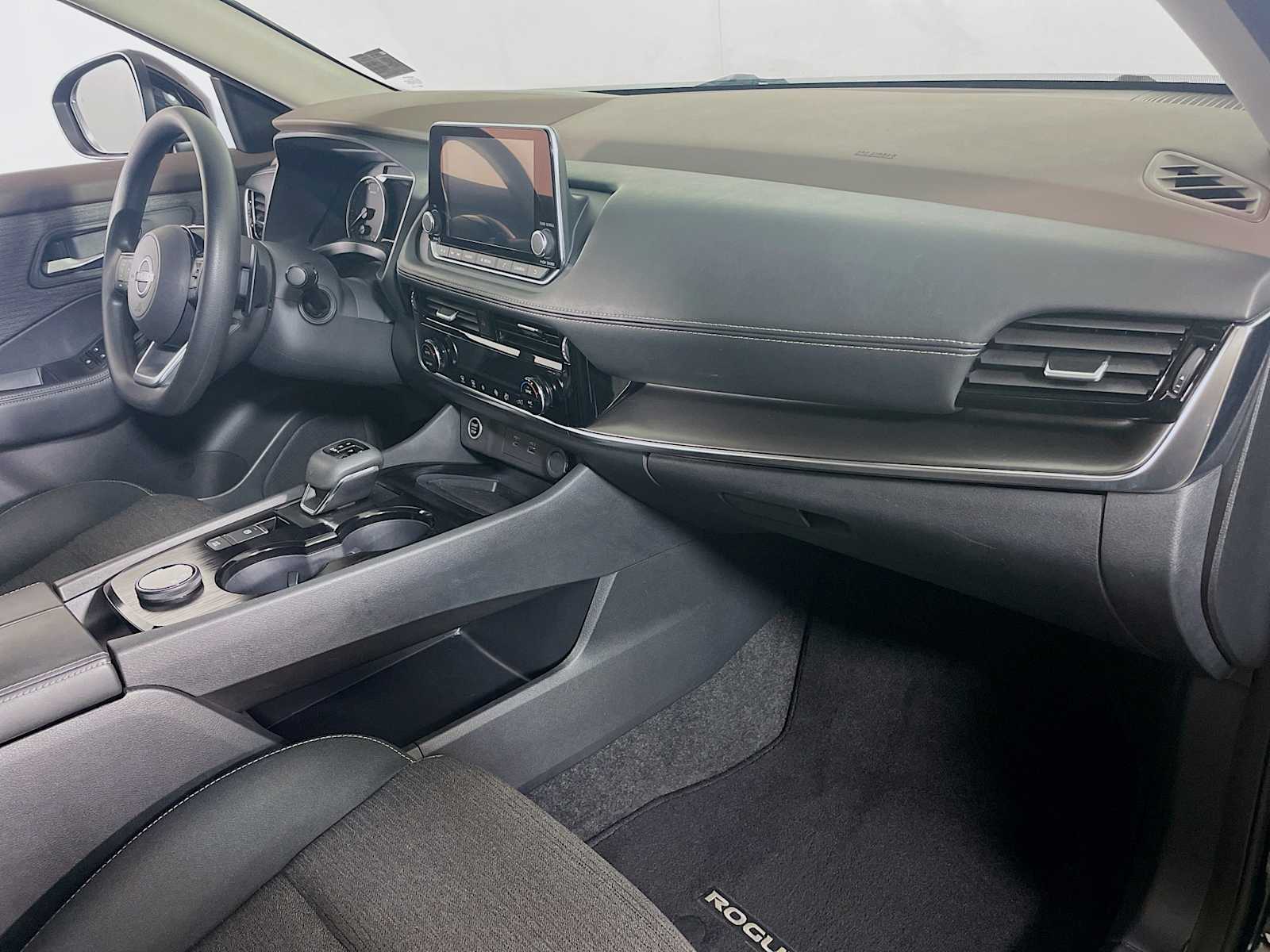 2022 Nissan Rogue SV photo 20