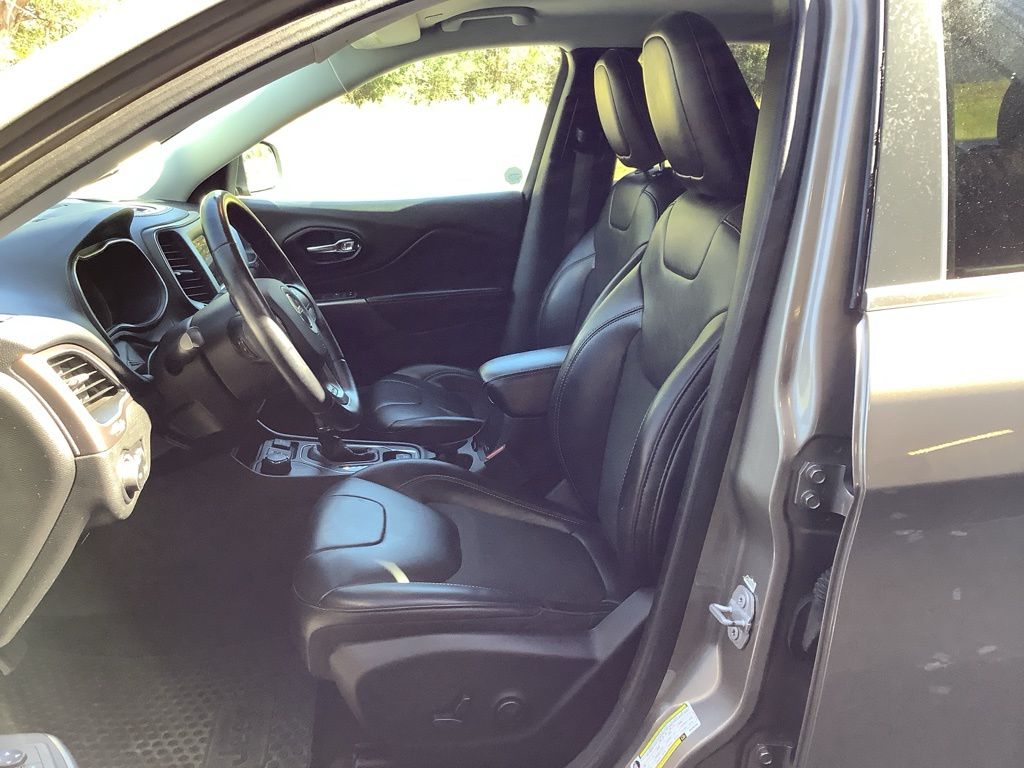 2019 Jeep Cherokee Latitude photo 22