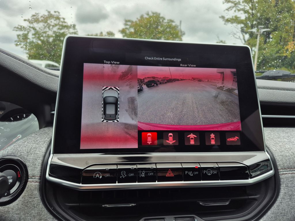 2023 Jeep Compass Latitude Lux photo 18