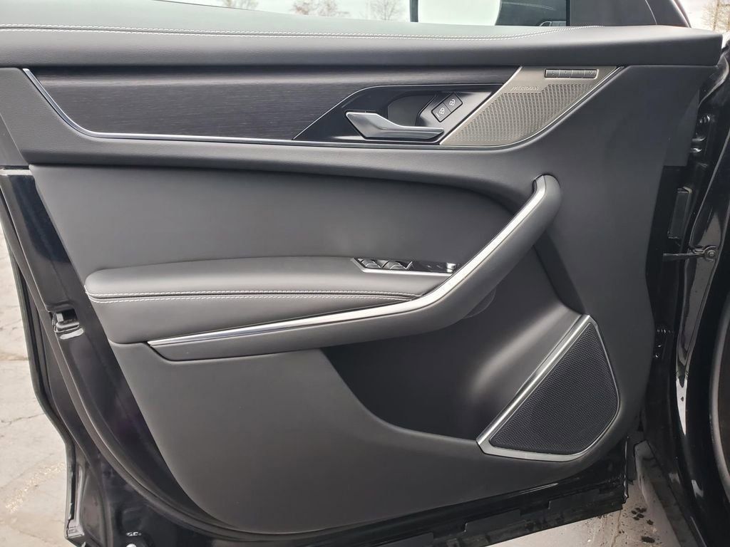 2024 Jaguar F-PACE P250 R-Dynamic S photo 10