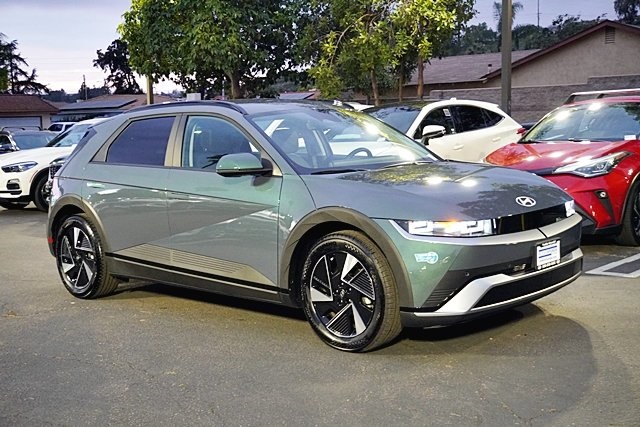 Used 2025 Green Hyundai SEL image 5