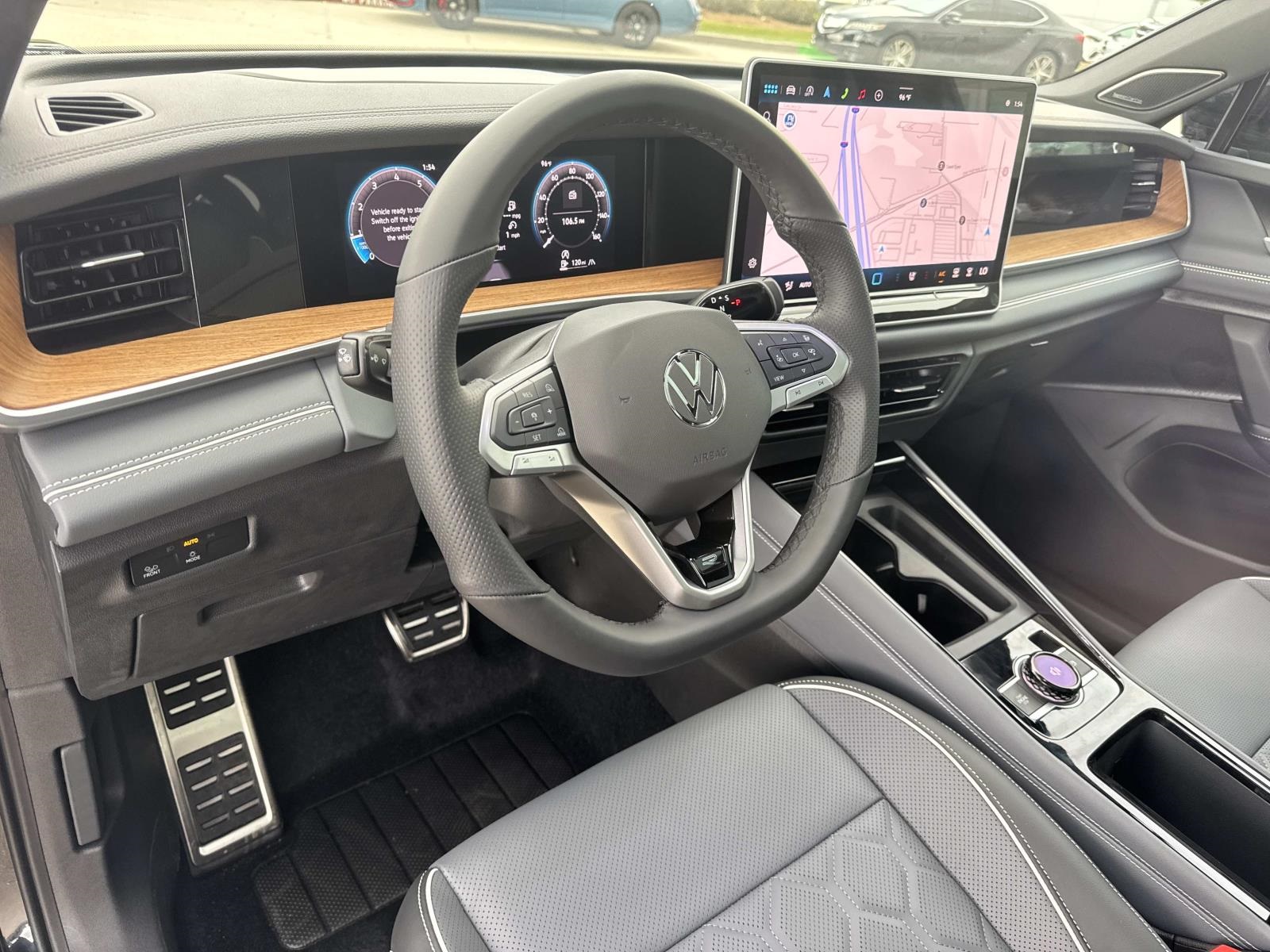 2025 Volkswagen Tiguan SEL R-Line Black photo 8