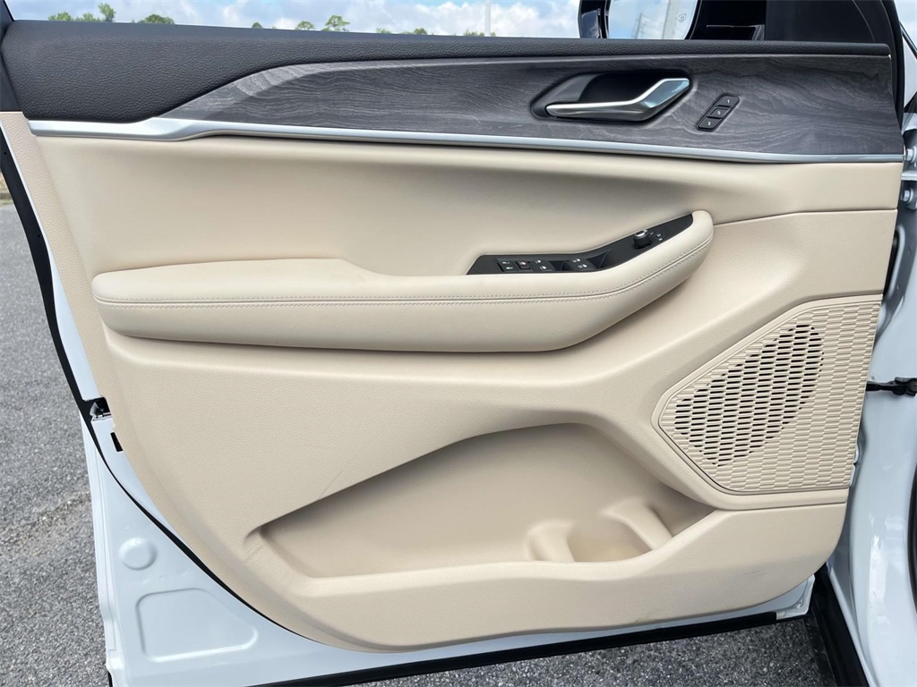 2025 Jeep Grand Cherokee Limited photo 11
