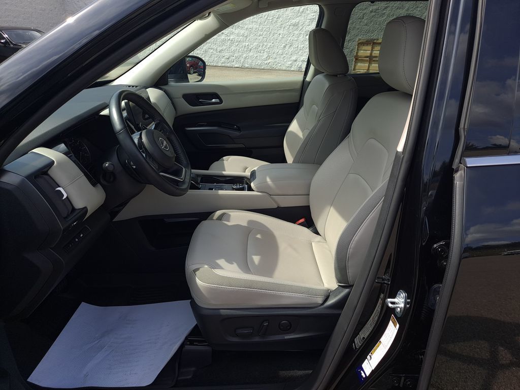 2024 Nissan Pathfinder SL photo 10