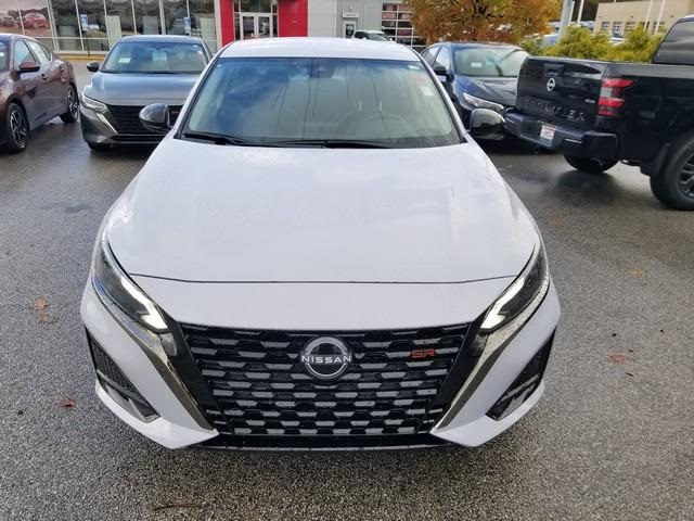 2025 Nissan Altima SR photo 2