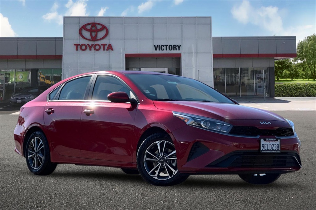 2023 Kia Forte LXS photo 2