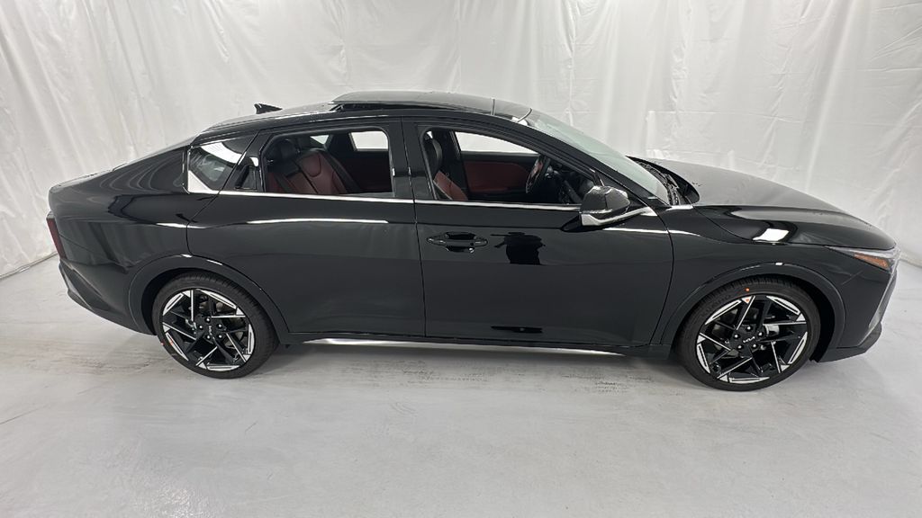 2025 Kia K4 GT-Line photo 2