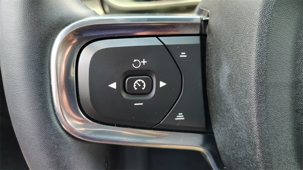2023 Volvo XC40 Recharge Ultimate photo 14