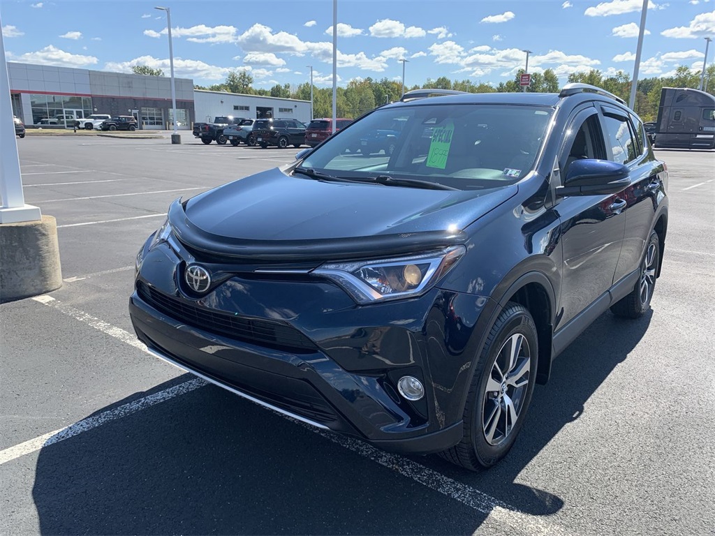 2017 Toyota RAV4 XLE photo 4