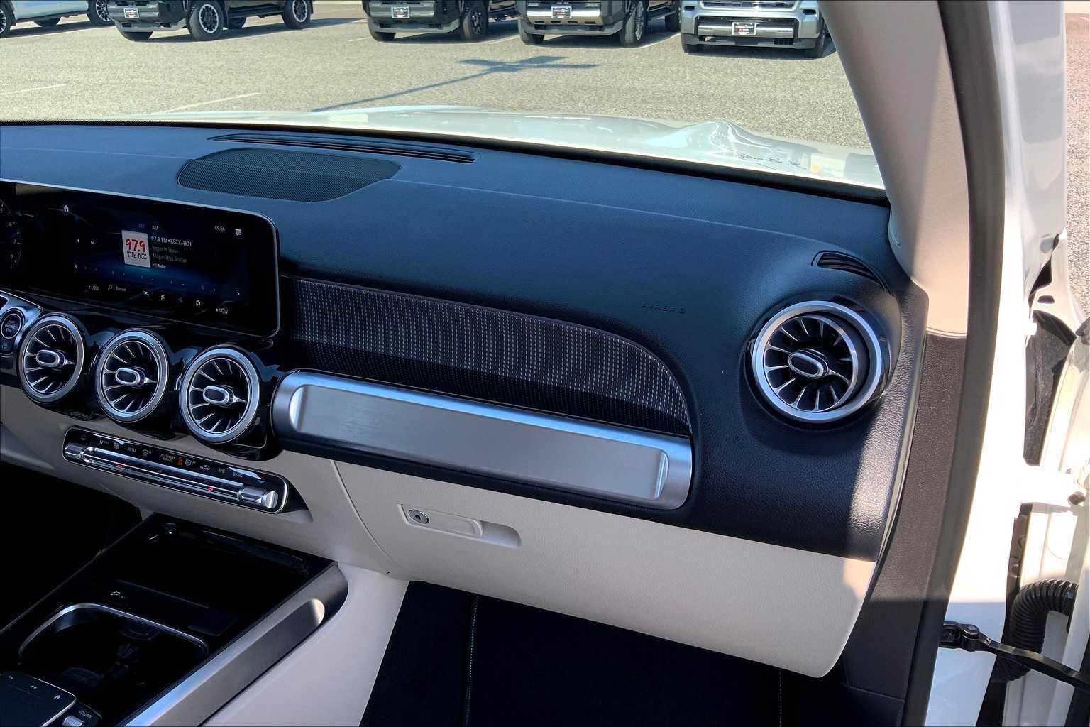 2021 Mercedes Benz GLB 250 photo 17