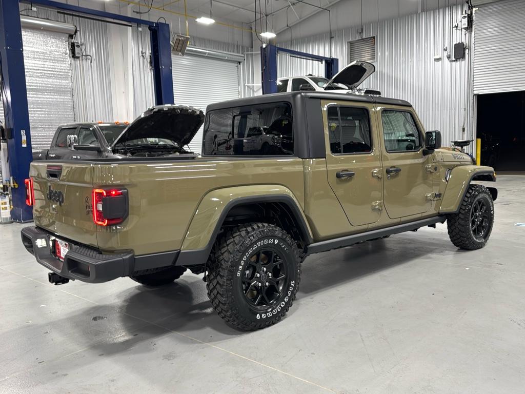 2025 Jeep Gladiator Willys photo 6