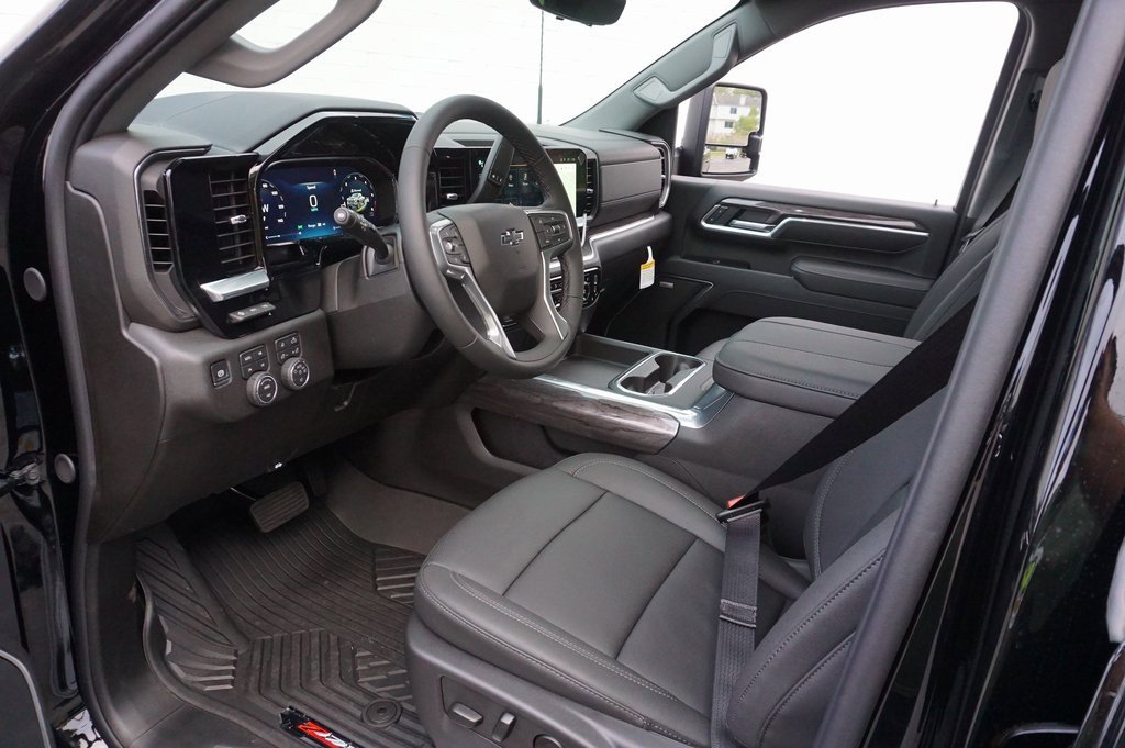 2026 Chevrolet Silverado 2500HD LTZ photo 9