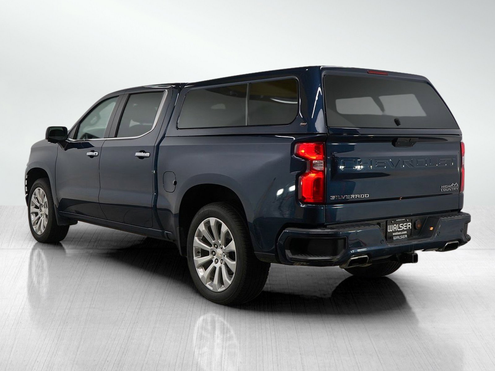 Used 2020 Chevrolet Silverado 1500 High Country with VIN 1GCUYHEL2LZ195658 for sale in White Bear Lake, Minnesota