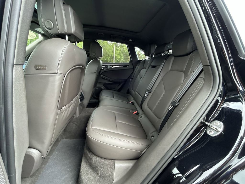 2025 Porsche Macan Base photo 27