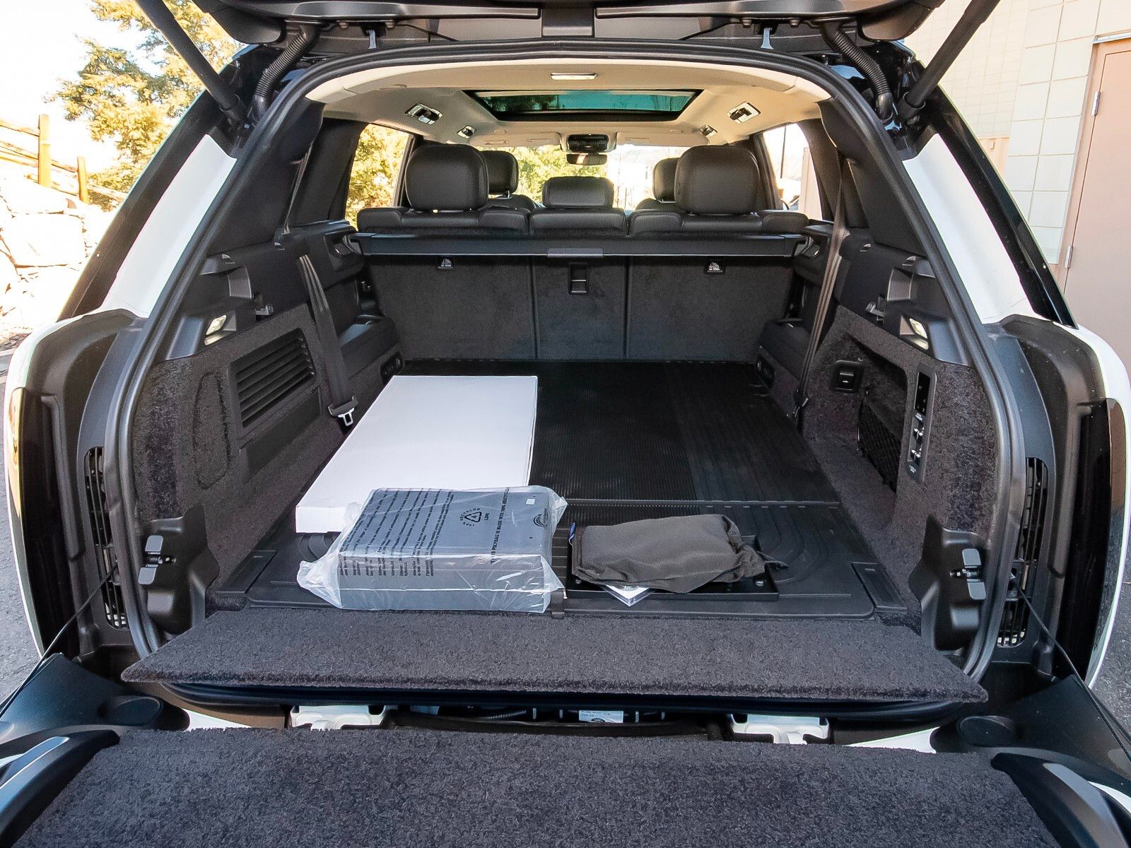 2025 Land Rover Range Rover SE photo 45