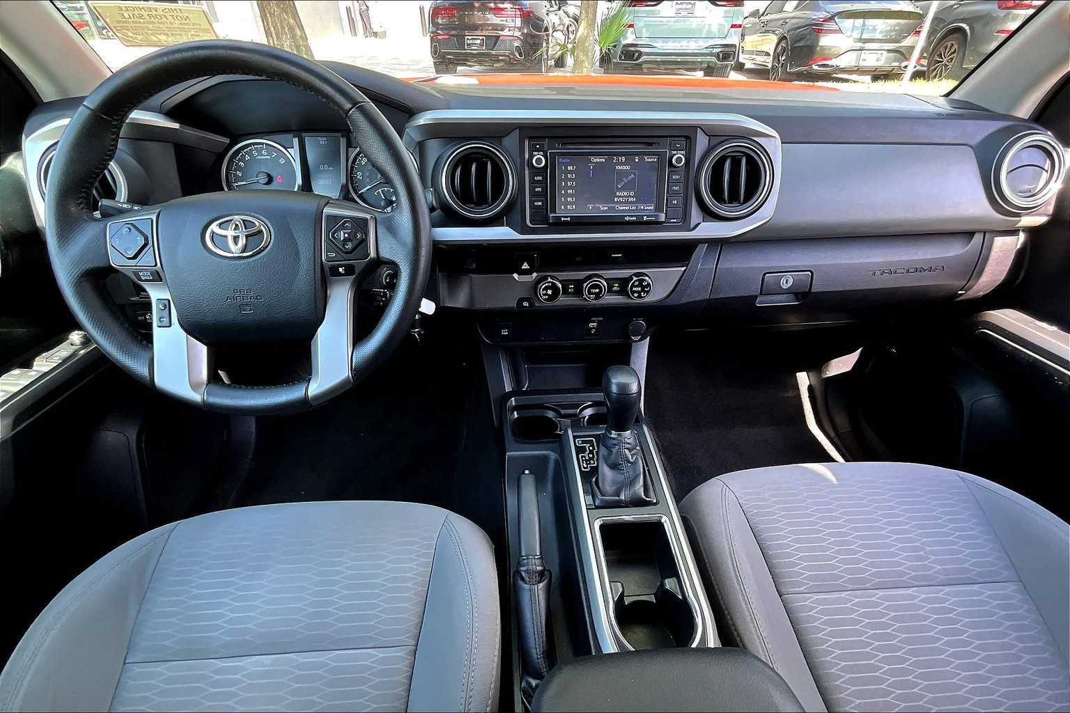 2017 Toyota Tacoma SR5 photo 13