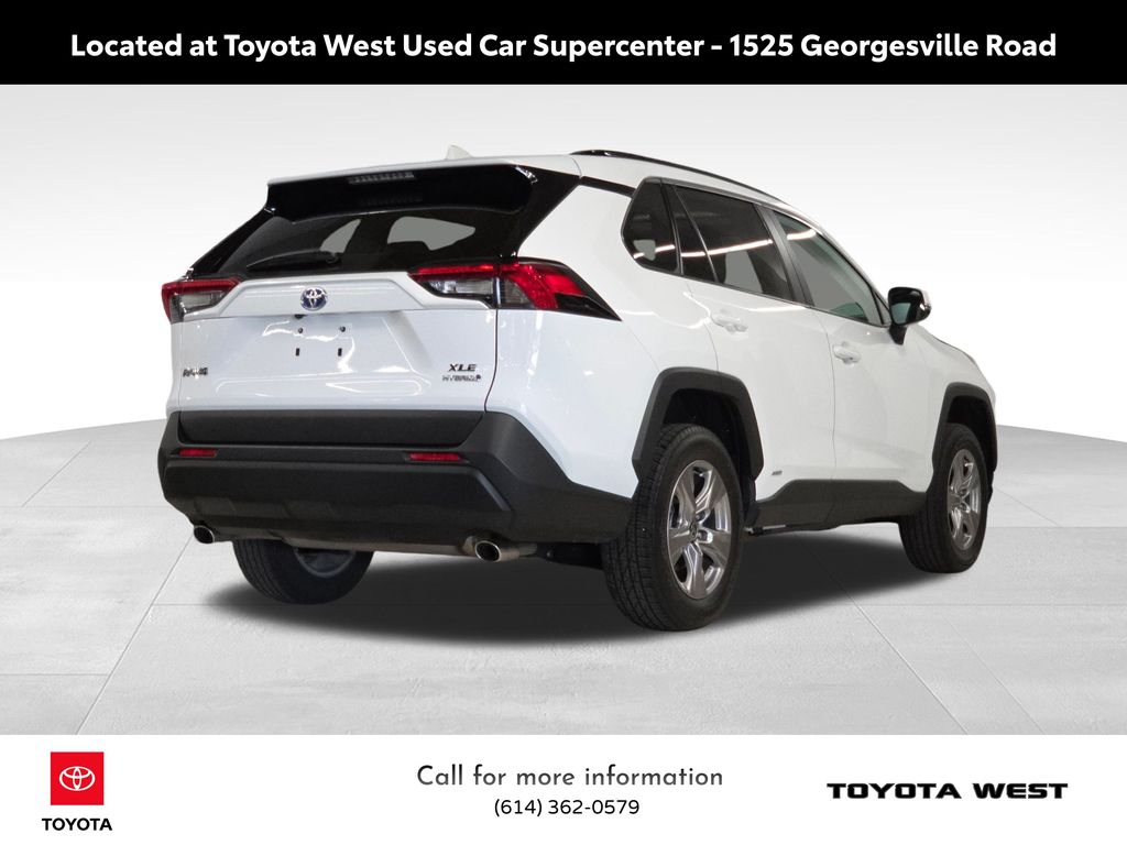 2023 Toyota RAV4 Hybrid XLE photo 5